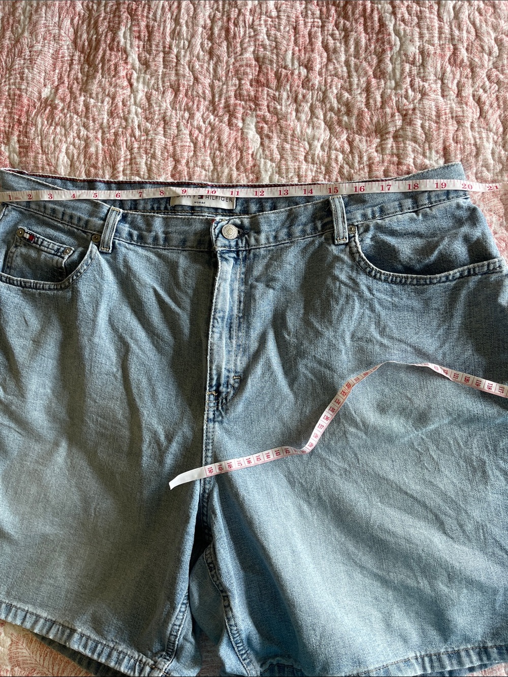 Tommy Hilfiger Light Wash Denim Shorts with Red Trim - Picture 4 of 7